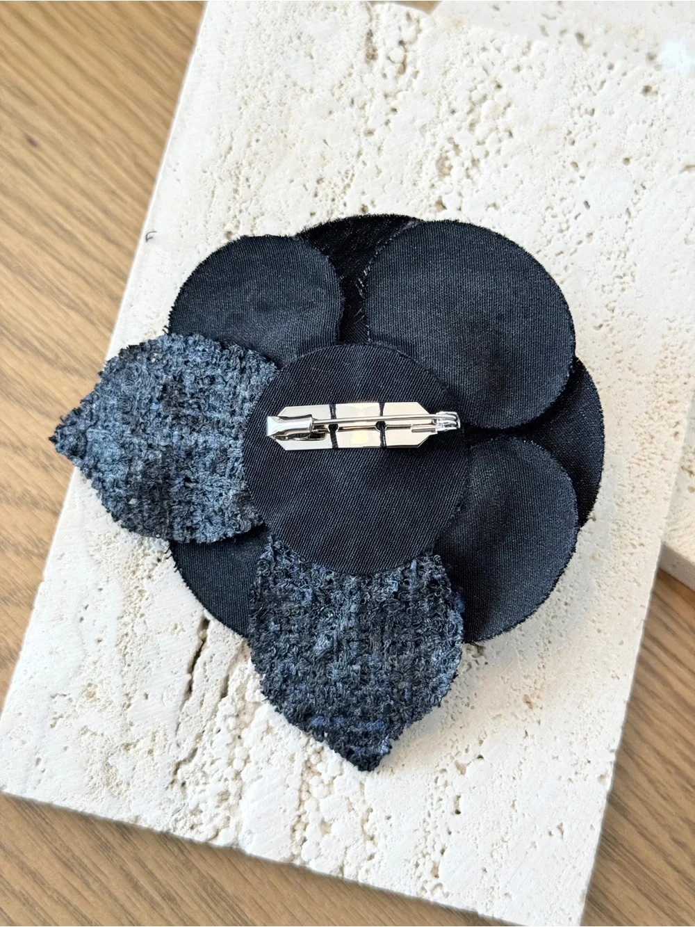 CHANEL Camélia Brooch crafted from black tweed/canvas
